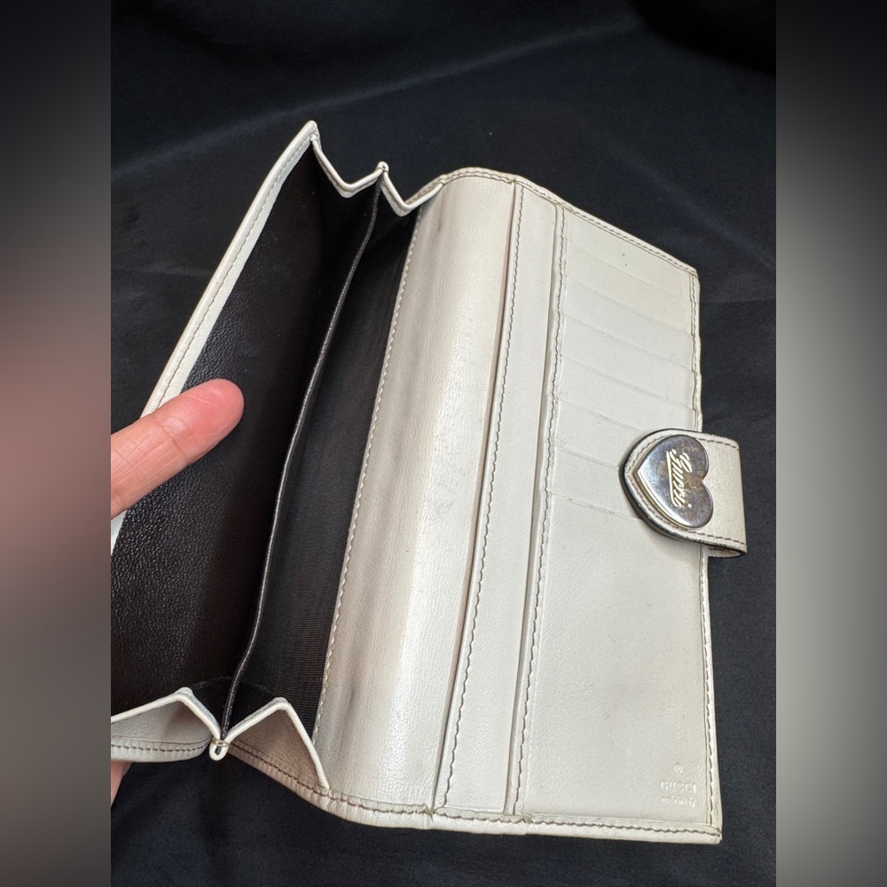 Gucci Tan and Brown GG Monogram Wallet - Picture 10 of 16